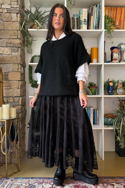 Vintage Vera Scalloped Hem Lace Midi Skirt Black